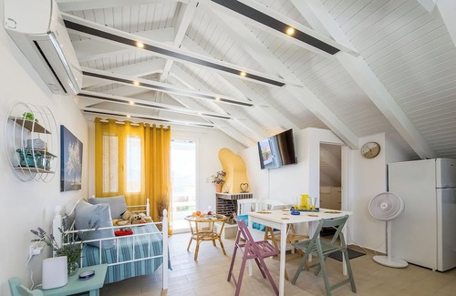 Selianitika Wohnung | Dollhouse Loft Apartment by MPS