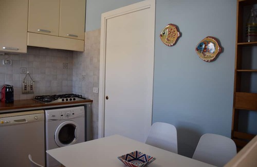 Anzio Wohnung | Penthouse overlooking the rooftops of Anzio's historic buildings, downtown but within walking distance of the beach.