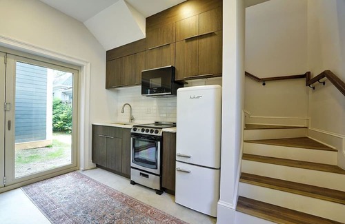 Reynoldstown Hütte | Tiny Home by the Beltline and The Eastern. Great, walkable location