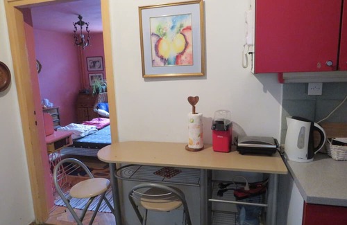 Sarajevo Wohnung | Tranquil 3-bedroom apartment with WiFi in strict center of Sarajevo