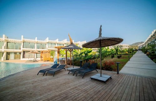 Bahceli Wohnung | Modern studio: Relaxation with pool & sea view