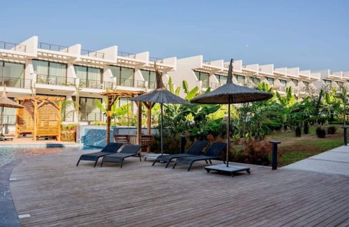 Bahceli Wohnung | Modern studio: Relaxation with pool & sea view