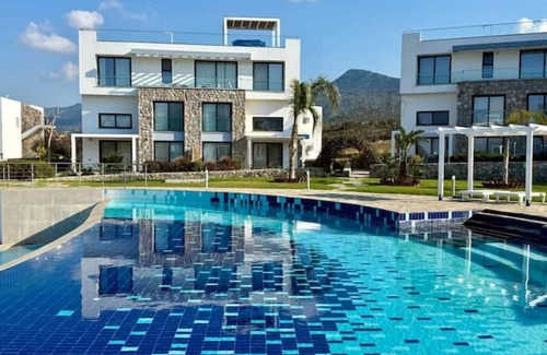 Bahceli Wohnung | 2BR apartment in green complex with pools, gym, spa