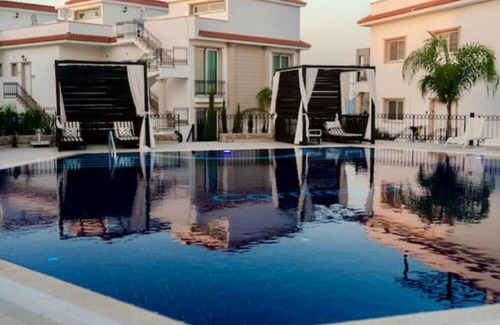 Bahceli Wohnung | Quiet apartment: sea view + gym + pool + spa