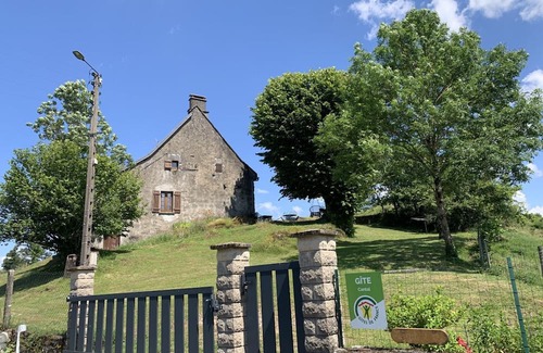 Saint Dezery Hütte | Characterful cottage with billiards, fireplace, enclosed garden, pets allowed