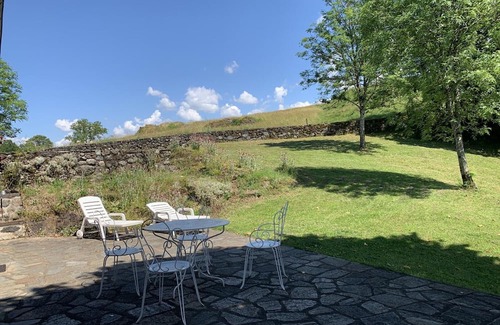 Saint Dezery Hütte | Characterful cottage with billiards, fireplace, enclosed garden, pets allowed