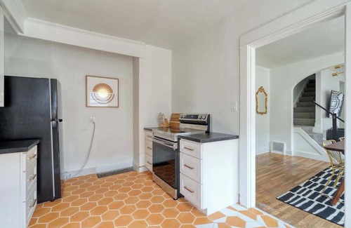 Hosford-Abernethy Wohnung | Warhol Suite ~ Art Deco Apartment ~ 92 WalkScore