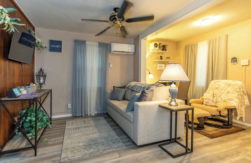 Tucson Hütte | Charming 1-bedroom cottage in a central location with WiFi and private backyard