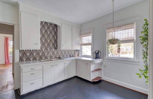 Hosford-Abernethy Wohnung | Lively 2BR Old Hollywood Apt ~ 92 WalkScore
