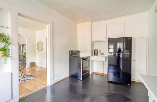 Hosford-Abernethy Wohnung | Lively 2BR Old Hollywood Apt ~ 92 WalkScore