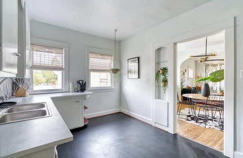 Hosford-Abernethy Wohnung | Lively 2BR Old Hollywood Apt ~ 92 WalkScore