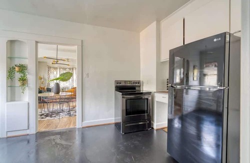 Hosford-Abernethy Wohnung | Lively 2BR Old Hollywood Apt ~ 92 WalkScore
