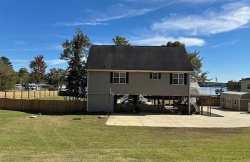 Winnsboro Haus | DuckedAway.Dreamy Lakefront Escape on Dutchman Creek!