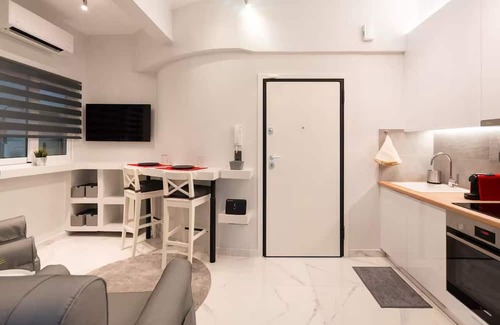 Exarhia Wohnung | Unique Urban Gem in Neapoli/Exarcheia