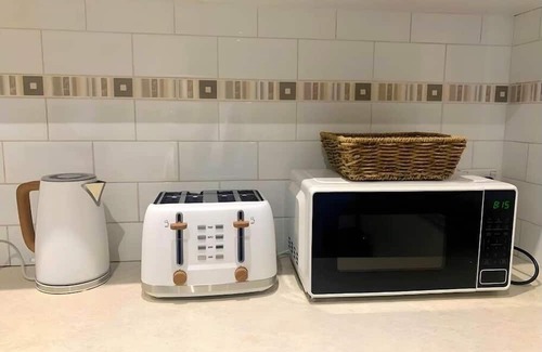 Fawkner Haus | Affordable 1BR in Fawkner 12 min Airport