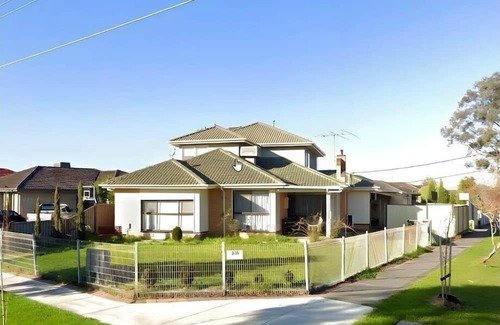 Fawkner Haus | Private 1BR in Fawkner Home with Garden