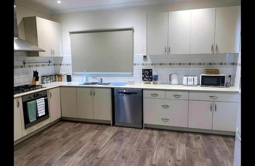 Fawkner Haus | Private 1BR in Fawkner Home with Garden