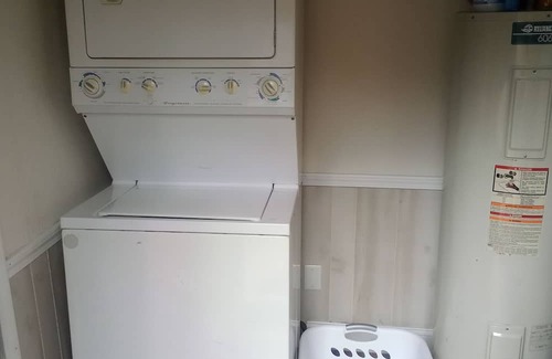 Redstar Haus | Charming 3-bedroom house in Scarbro with WiFi