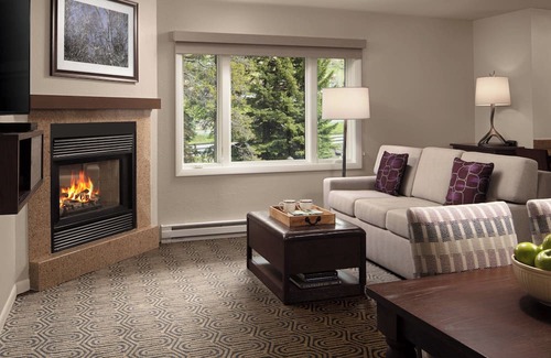 Highland Meadows Eigentumswohnung | Enjoy a 3 Day Fall Weekend -2-bedroom condo at Marriott Resort in charming Vail
