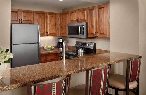 Highland Meadows Eigentumswohnung | Enjoy a 3 Day Fall Weekend -2-bedroom condo at Marriott Resort in charming Vail