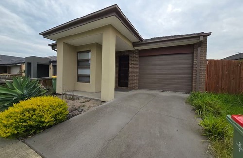 Pakenham Haus | 7 Serenity Home 3-bedroom house with WiFi and AC in peaceful Pakenham