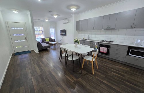 Pakenham Haus | 7 Serenity Home 3-bedroom house with WiFi and AC in peaceful Pakenham