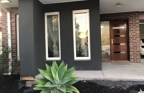 Pakenham Haus | 11 Serenity Home 4-bedroom house with WiFi and AC in delightful Pakenham