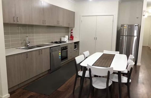 Pakenham Haus | 11 Serenity Home 4-bedroom house with WiFi and AC in delightful Pakenham