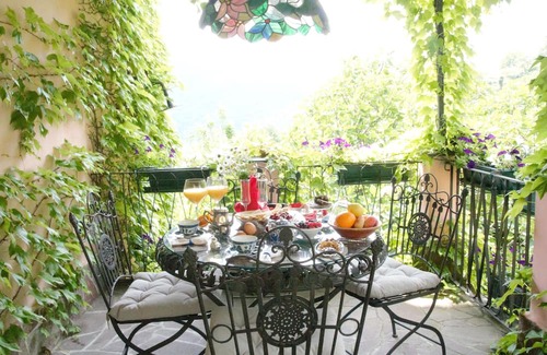 Bargagli Haus | Charming country house with WiFi, heated pool, artwork, barbecue in the garden.