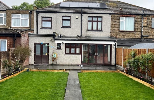 Mayfield Haus | Cosy Rooms within Family Home with shared facilities