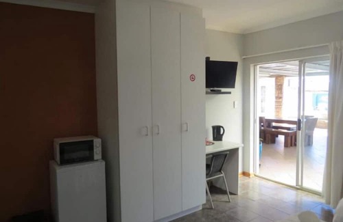 Fichardt Park Wohnung | Orchard Guesthouse Double Room with Pool View