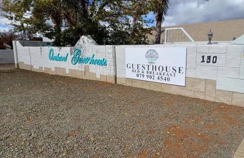 Fichardt Park Wohnung | Orchard Guesthouse Double Room with Pool View