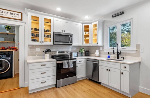 Framingham Eigentumswohnung | Luxurious 3BR Condo in Suburban Charm & Quick Access to Boston