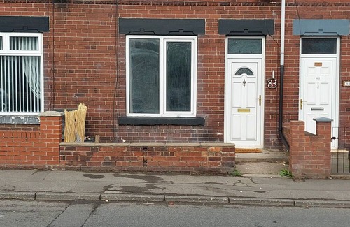 Darfield Haus | Charming 2-bedroom family/work friendly house near Barnsley