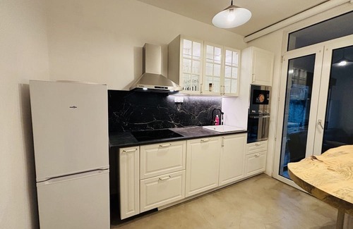 Vitry-sur-Seine Wohnung | Apartment with large private garden. Greater Paris.