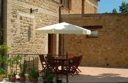 San Ginesio Wohnung | Spacious 2-bedroom apartment with wonderful views of the Sibillini Mountains