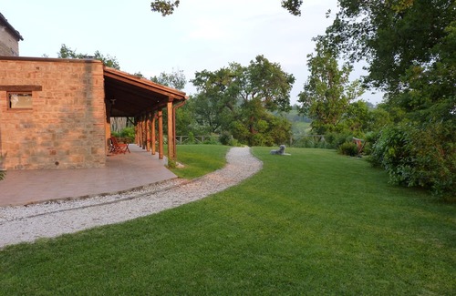 San Ginesio Wohnung | Spacious 2-bedroom apartment with wonderful views of the Sibillini Mountains