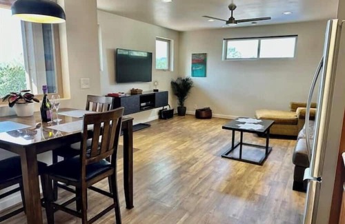 West Sedona Hütte | Modern Guest Home in West Sedona - Walk to Trails