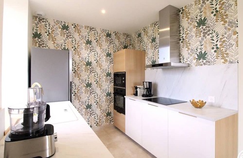 Jussac Hütte | Charming Cottage Near Volcano Park with WiFi and Garden