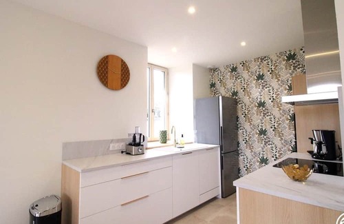 Jussac Hütte | Charming Cottage Near Volcano Park with WiFi and Garden