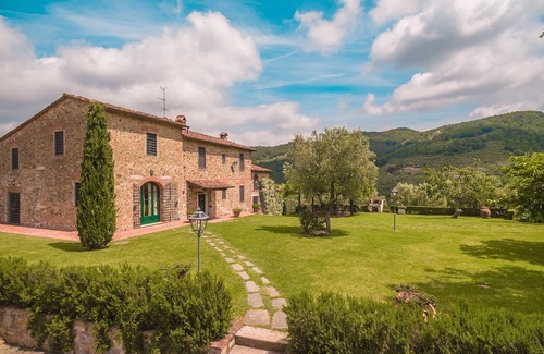 Monsummano Terme Villa | Villa in Monsummano Terme mit 7 Schlafzimmern 19 Schlafplätzen