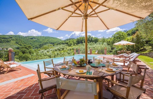 Monsummano Terme Villa | Villa in Monsummano Terme mit 7 Schlafzimmern 19 Schlafplätzen
