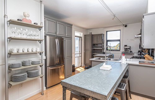 Havre-Aubert Skihütte | Private 6-Bedroom Hotel in Les Îles-de-la-Madeleine with Full Amenities & Views