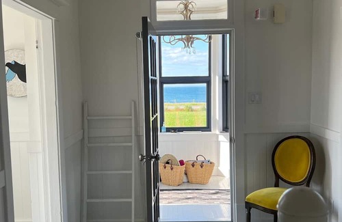 Havre-Aubert Skihütte | Private 6-Bedroom Hotel in Les Îles-de-la-Madeleine with Full Amenities & Views