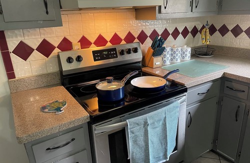 Morrow Haus | Charming house with 1-bedroom for rent in pleasant Morrow with AC, WiFi.