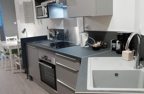Bezu-le-Guery Wohnung | Pleasant studio close to vineyards, fields and woods, very well situated for touring.