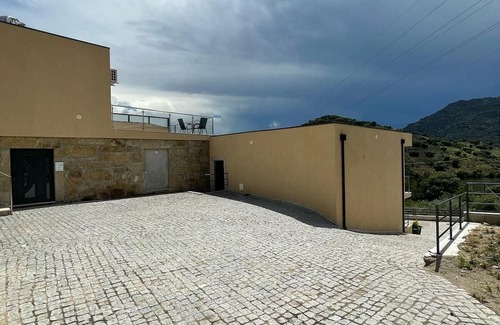 Cabanas de Baixo Wohnung | Spacious 6-bedroom hotel suites with AC, WiFi in charming Torre de Moncorvo