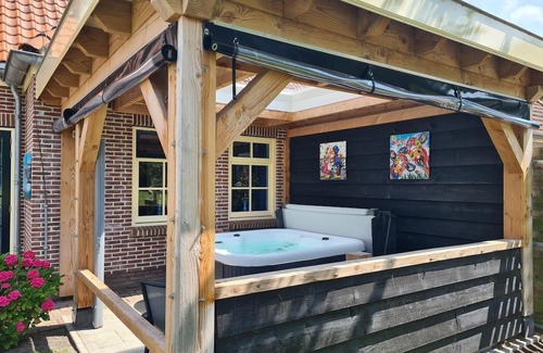 Oudeslius Haus | Have a unique experience in the Boerderijkamer with private outdoor hot tub , breathtaking views and comfortable amenities. Enjoy a carefree stay with fresh rolls and delicious coffee every day and explore the surrounding area, the beach, Callantsoog
