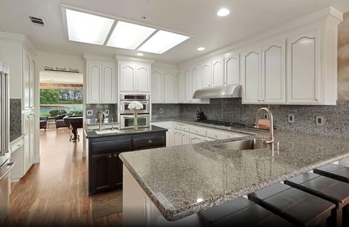 Galt Haus | Discover the Lakeview Villa Escape