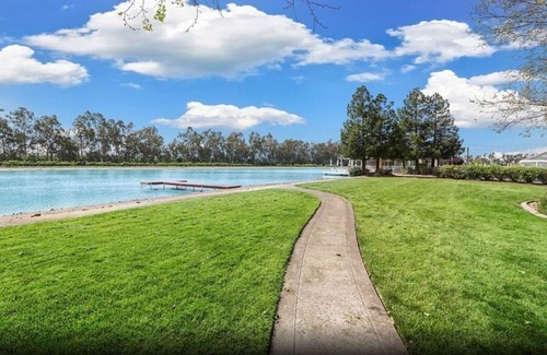 Galt Haus | Discover the Lakeview Villa Escape